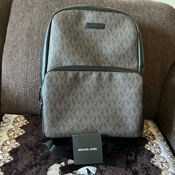 MICHAEL KORS Signature Canvas Everett Large Adjustable Padded Straps Backpack - Picture 2 of 16